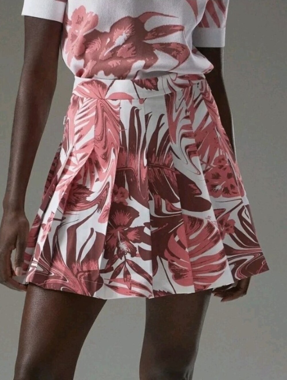 J. Lindeberg Adina print golf tennis skort wide pleats for movement Size Large